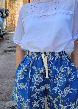 Bluzka z haftem A072