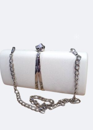 Torebka elegancka ze srebrną ozdobą na przodzie